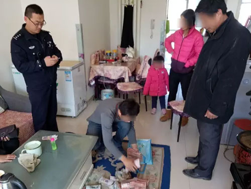 17万当垃圾丢掉：惊慌失措！惊慌全家上阵翻找垃圾桶