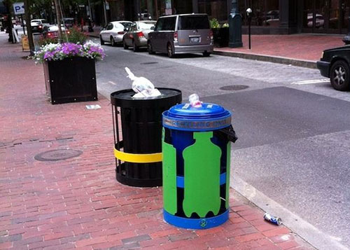 安阳路边垃圾桶里惊现"冲锋枪"让人不安  