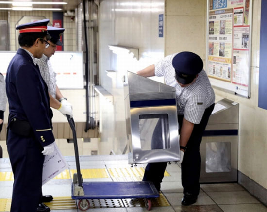 公益广告垃圾桶扮靓城市美景