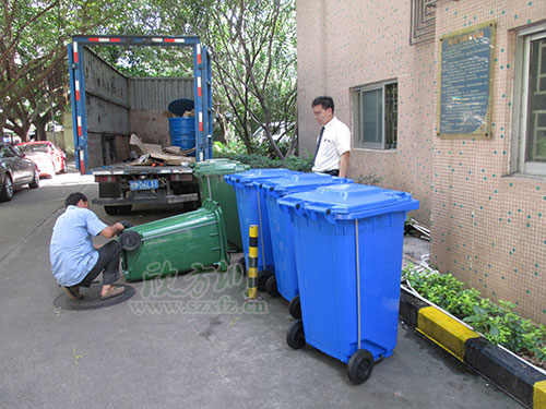 新增塑料分类垃圾桶！分类牛市东西路“美颜”