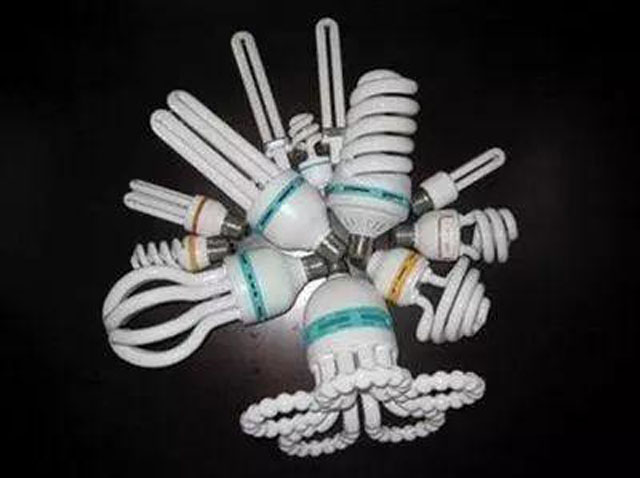 有害垃圾危害大,请投有害垃圾桶集中处置